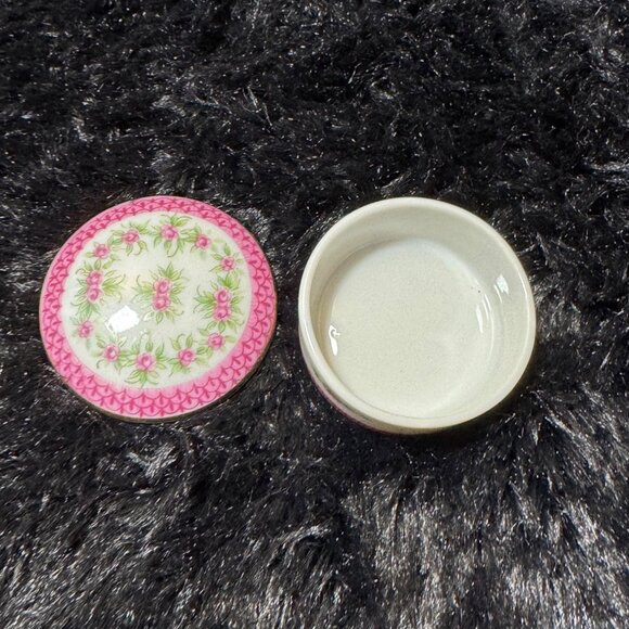 Vintage Ceramic Floral Trinket Box With Pink Rose Pattern & Gold Trim #2024 - Picture 3 of 5